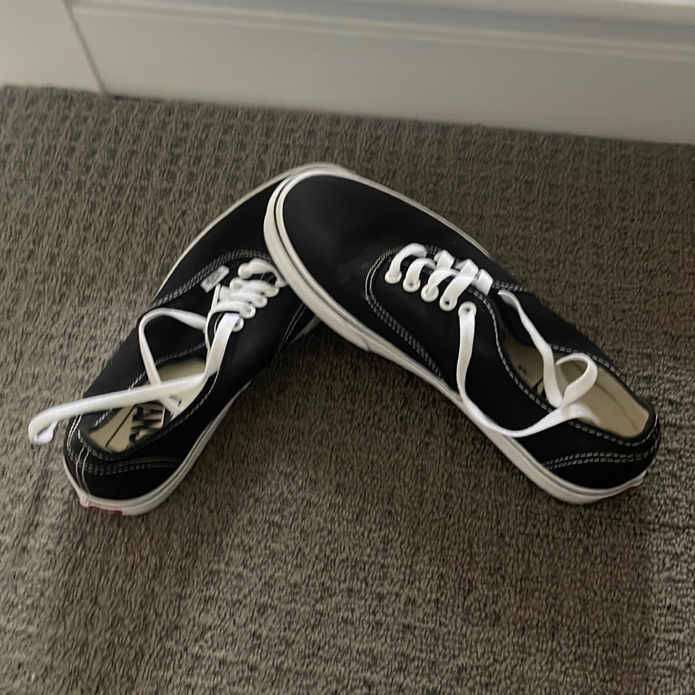 Vans. Authentic